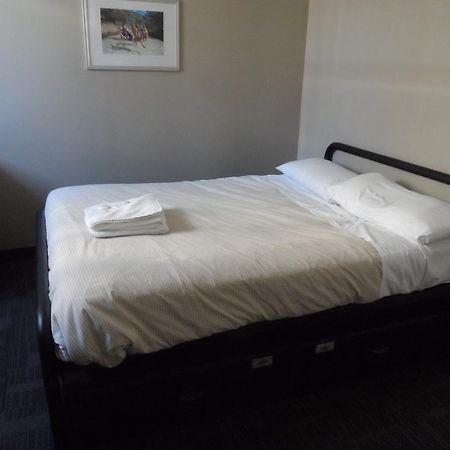 Хостел Base Brisbane Embassy Экстерьер фото