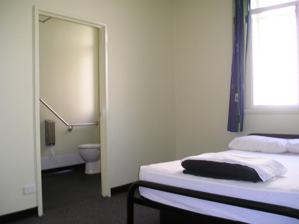 Хостел Base Brisbane Embassy Экстерьер фото